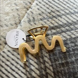 Stylish Gold and Cream Hair Clip